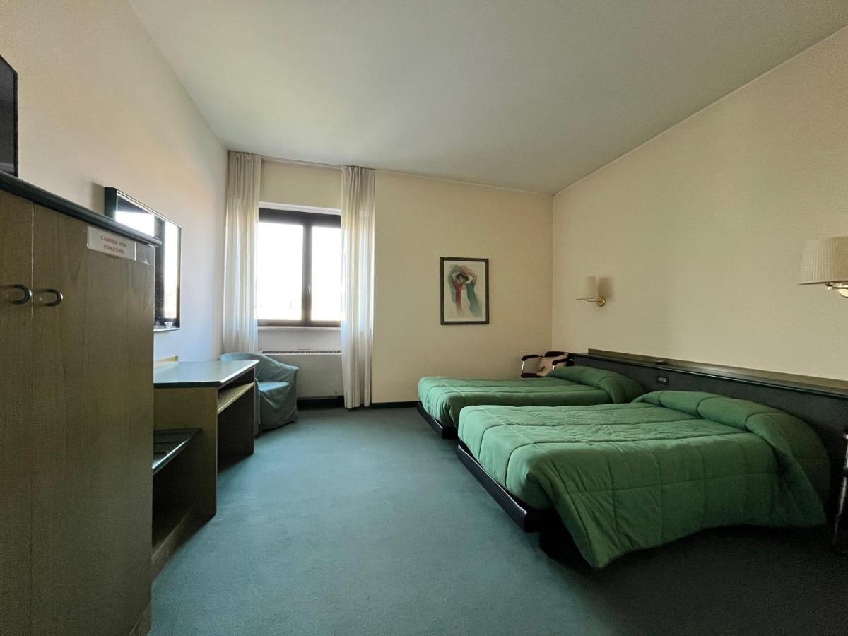 Hotel La Goletta Binasco Exteriör bild