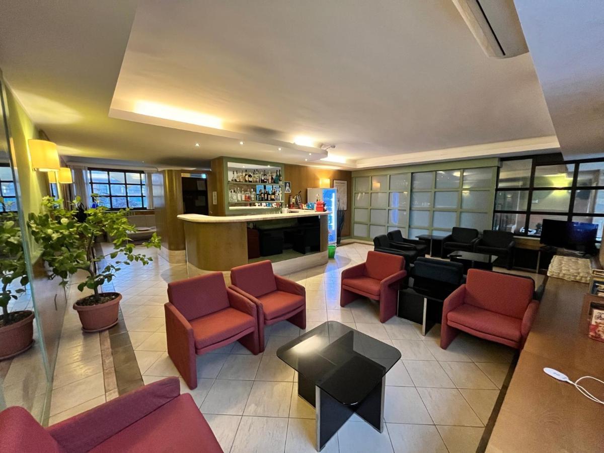 Hotel La Goletta Binasco Exteriör bild